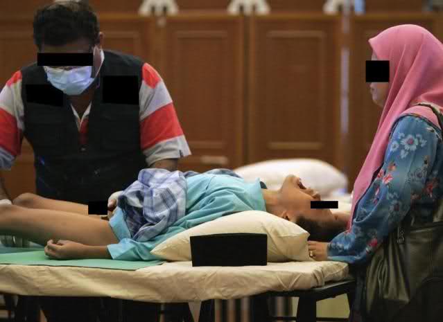 Über die Gleichheit der Kulturen -Beschneidung auch im Westen - nur anders - aber läuft aufs Gleiche raus, deshalb machts uns nichts, wenn die Leute die Sitten mitbringen, die wir hier eh schon pflegen.jpg