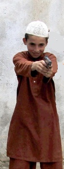 weiter unten lässt ihn Deutschland nicht geniessen, deshalb lernt er jetzt das Schiessen.jpg