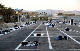 Obdachlose Las Vegas auf Parkplatz konzentriert.jpg